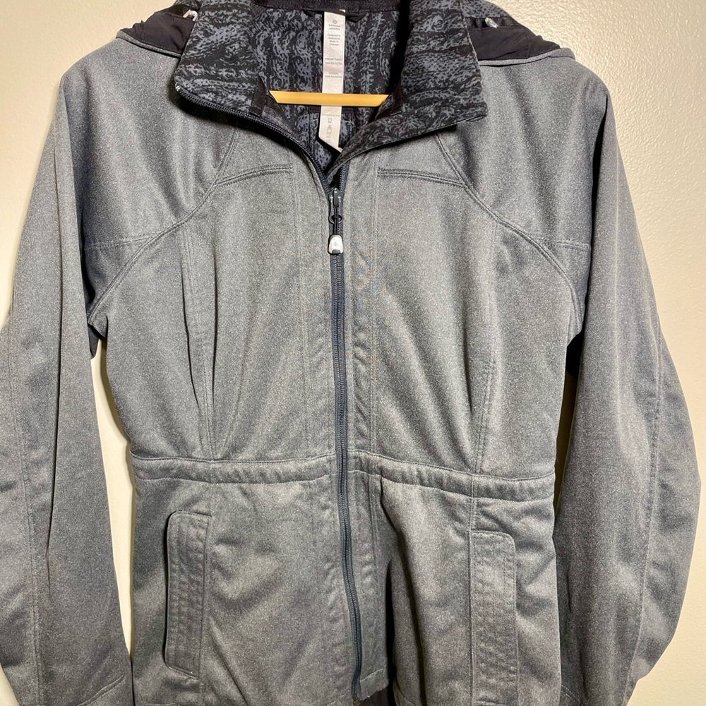 Like New Lululemon Water Proof/Wind Jacket Size 8 - Picture 6 of 7